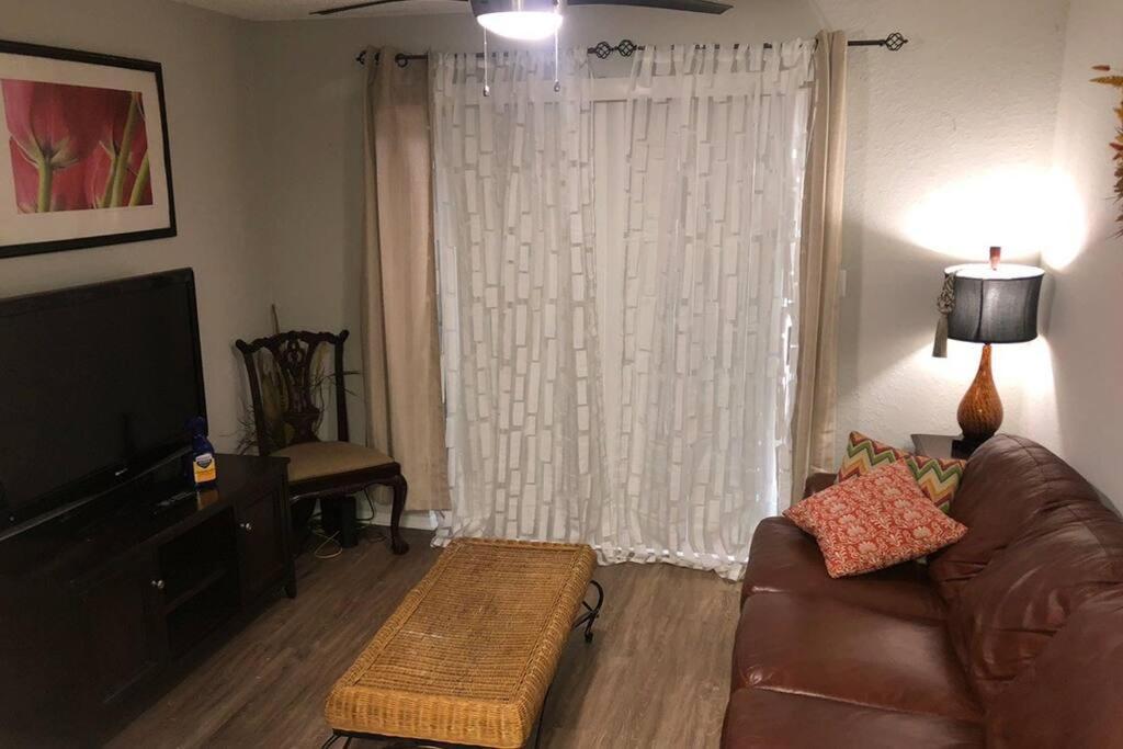 Lovely 1-Bedroom Rental Space With Free Parking Charlotte Eksteriør billede