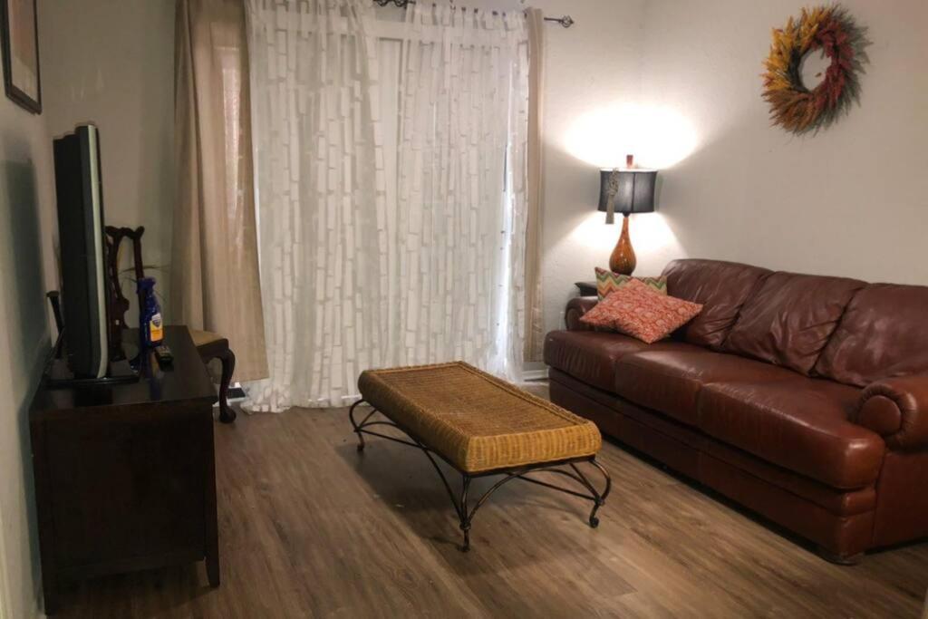 Lovely 1-Bedroom Rental Space With Free Parking Charlotte Eksteriør billede